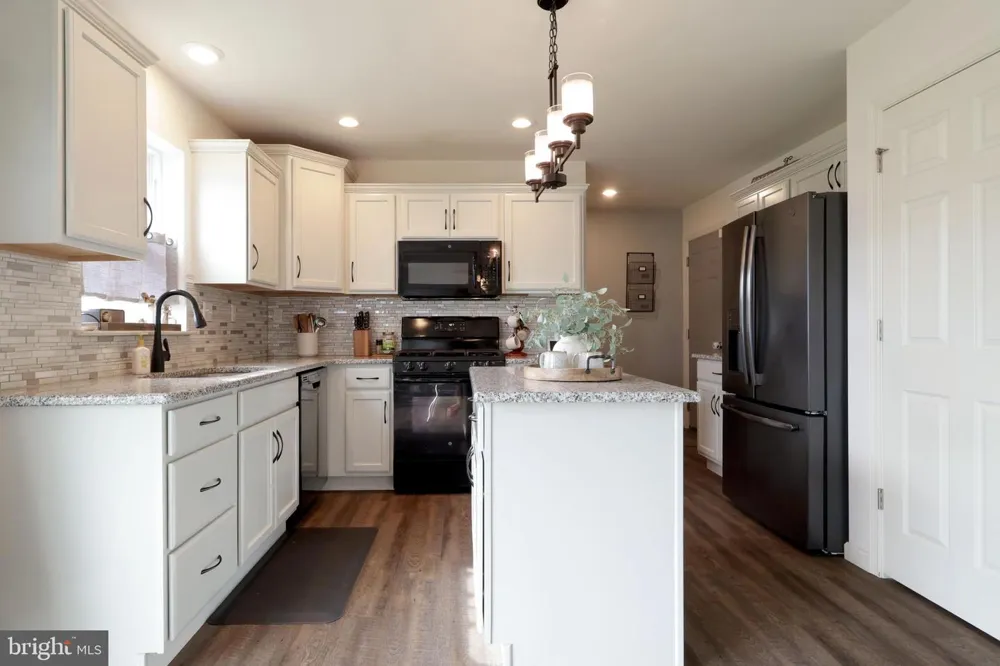 301 AMBERLEIGH LANE Bellefonte, PA 16823