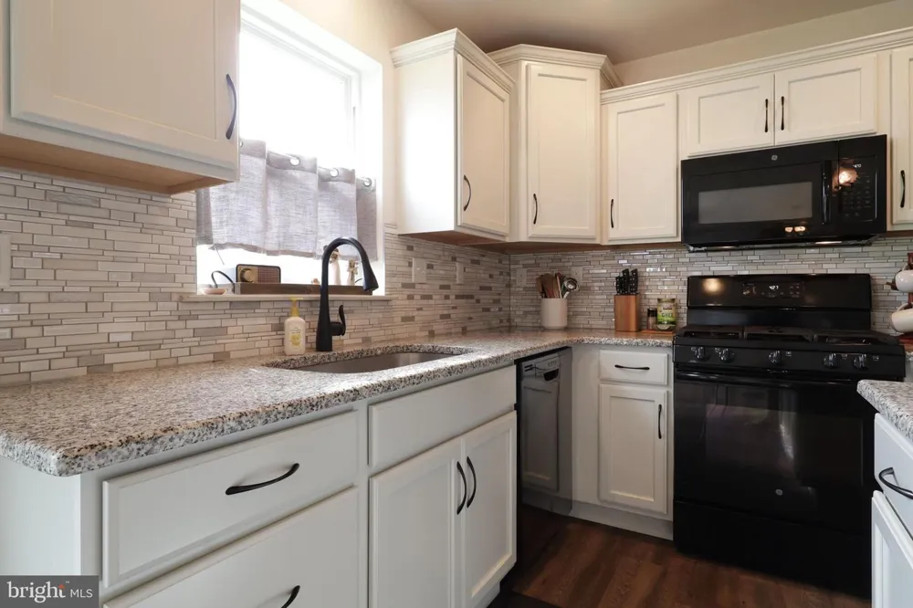 301 AMBERLEIGH LANE Bellefonte, PA 16823