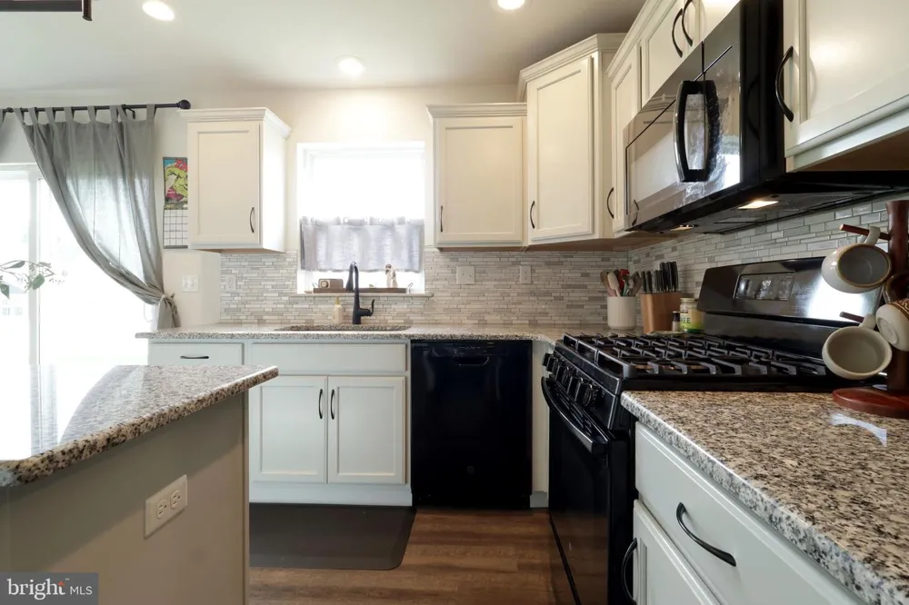 301 AMBERLEIGH LANE Bellefonte, PA 16823