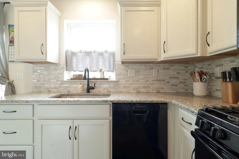 301 AMBERLEIGH LANE Bellefonte, PA 16823
