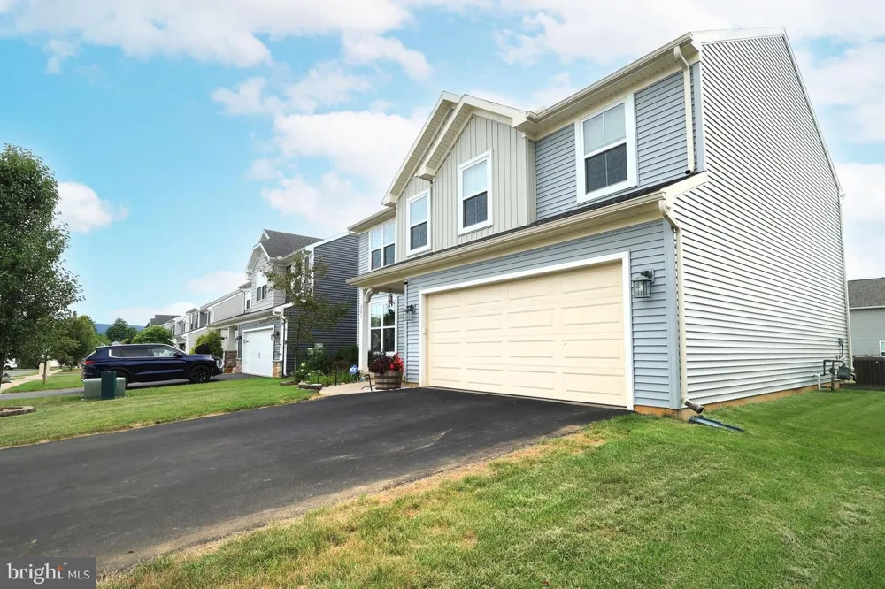 301 AMBERLEIGH LANE Bellefonte, PA 16823