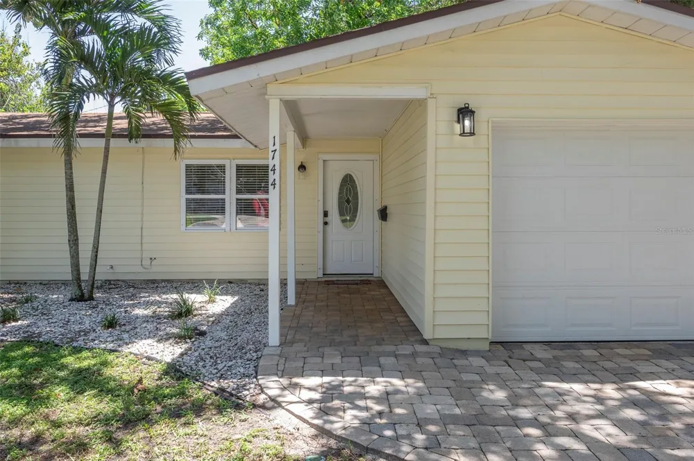 1744 26TH AVENUE St Petersburg, FL 33713