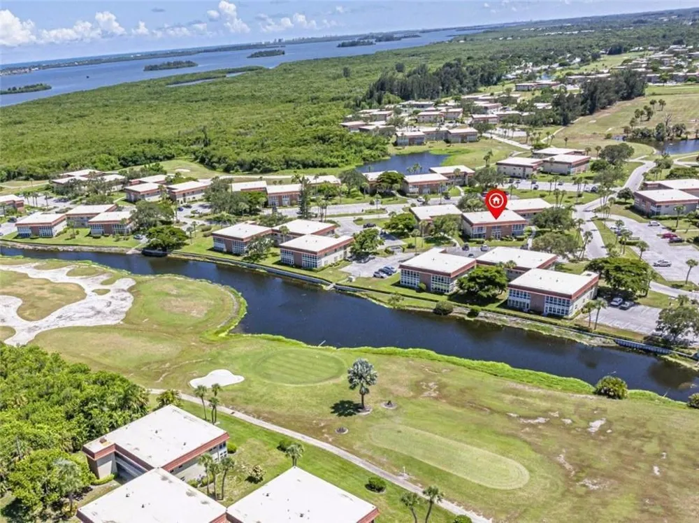 75 Royal Oak Court #204 Vero Beach, FL 32962