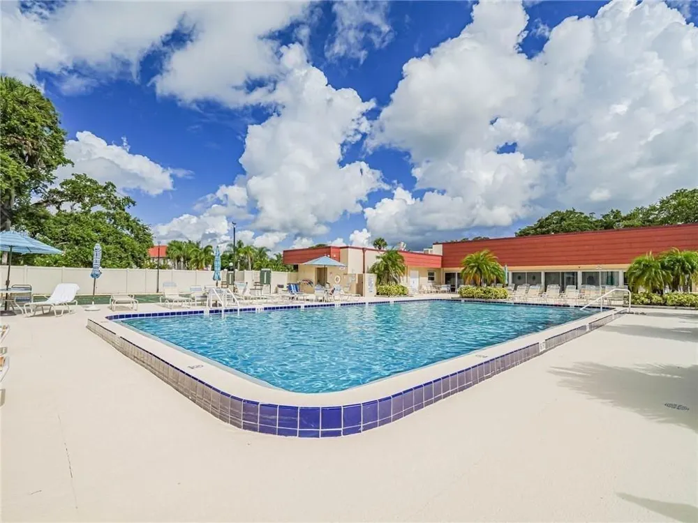 75 Royal Oak Court #204 Vero Beach, FL 32962