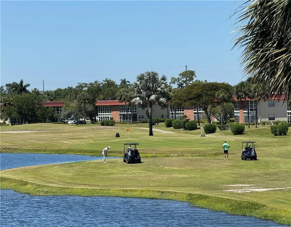 75 Royal Oak Court #204 Vero Beach, FL 32962