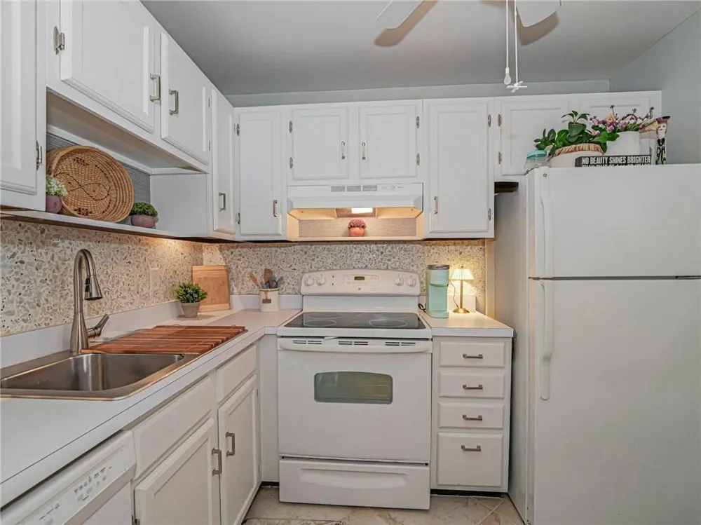 75 Royal Oak Court #204 Vero Beach, FL 32962