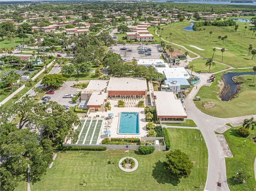 75 Royal Oak Court #204 Vero Beach, FL 32962
