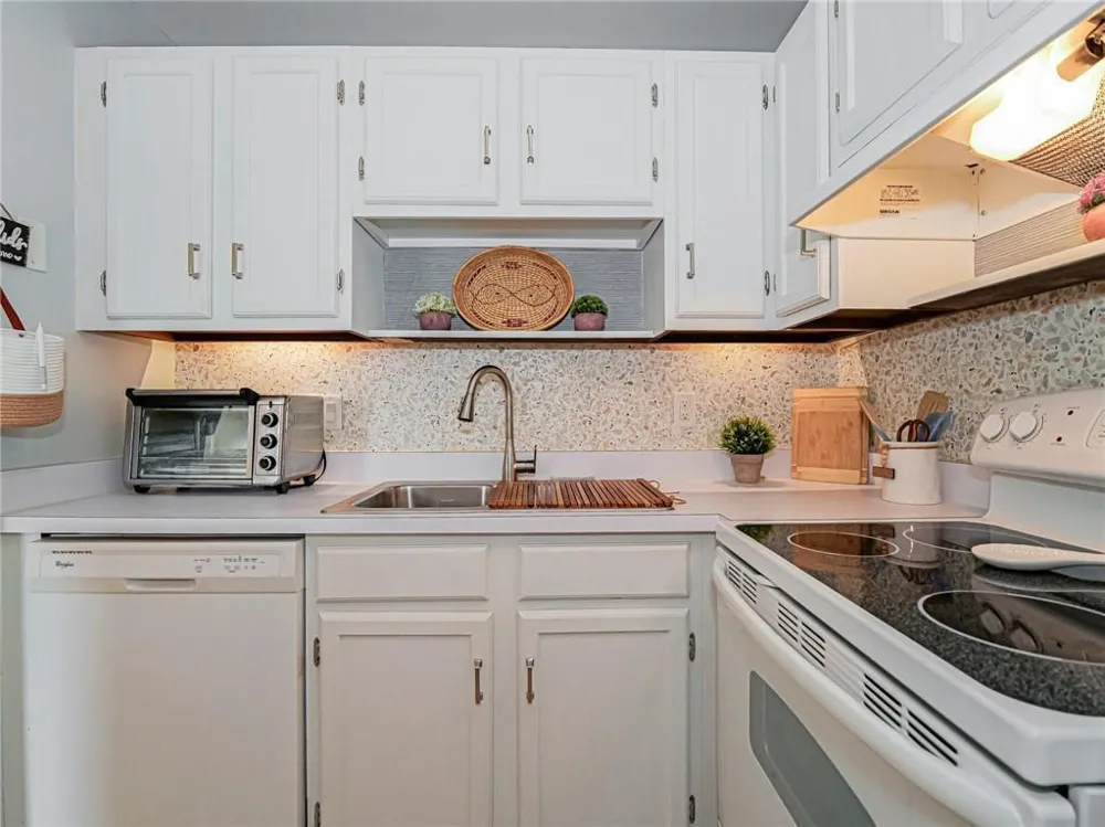 75 Royal Oak Court #204 Vero Beach, FL 32962