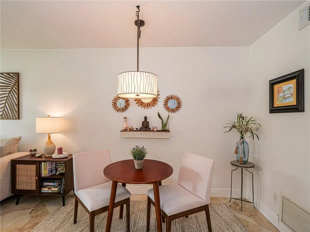 75 Royal Oak Court #204 Vero Beach, FL 32962