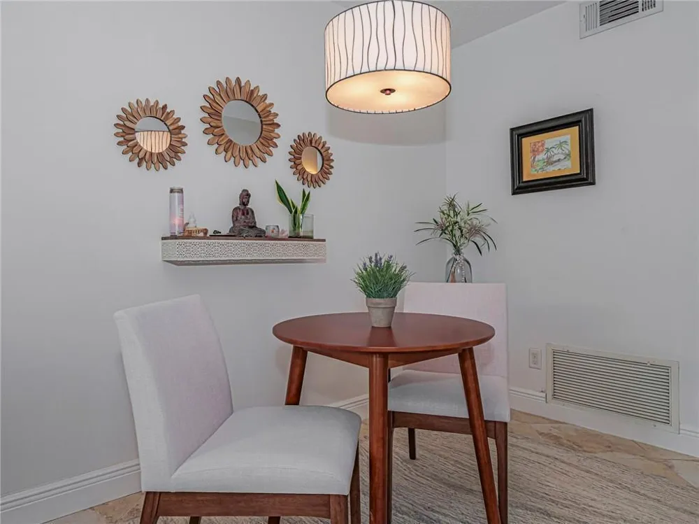 75 Royal Oak Court #204 Vero Beach, FL 32962