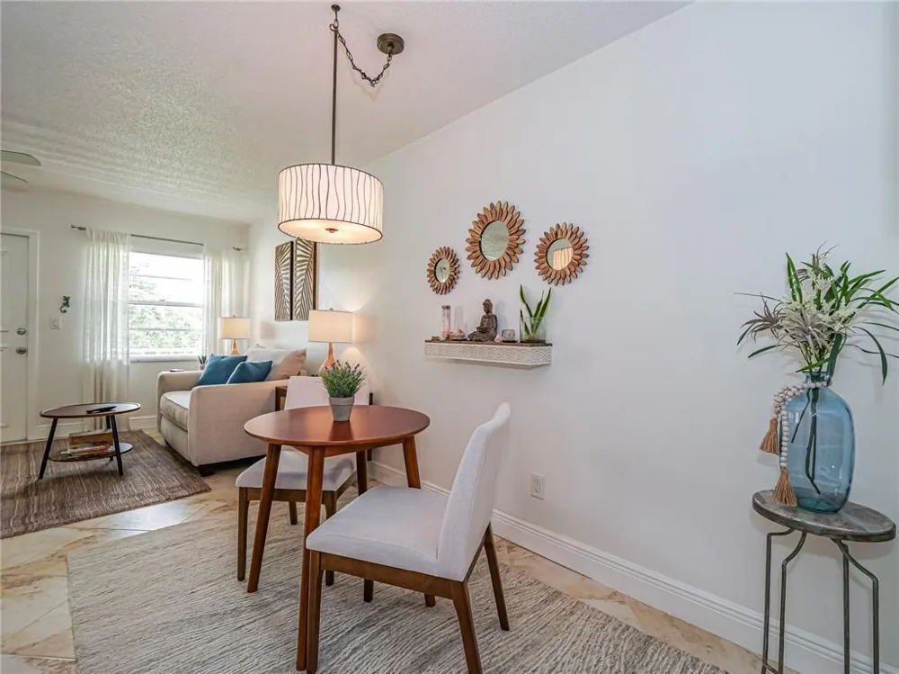 75 Royal Oak Court #204 Vero Beach, FL 32962