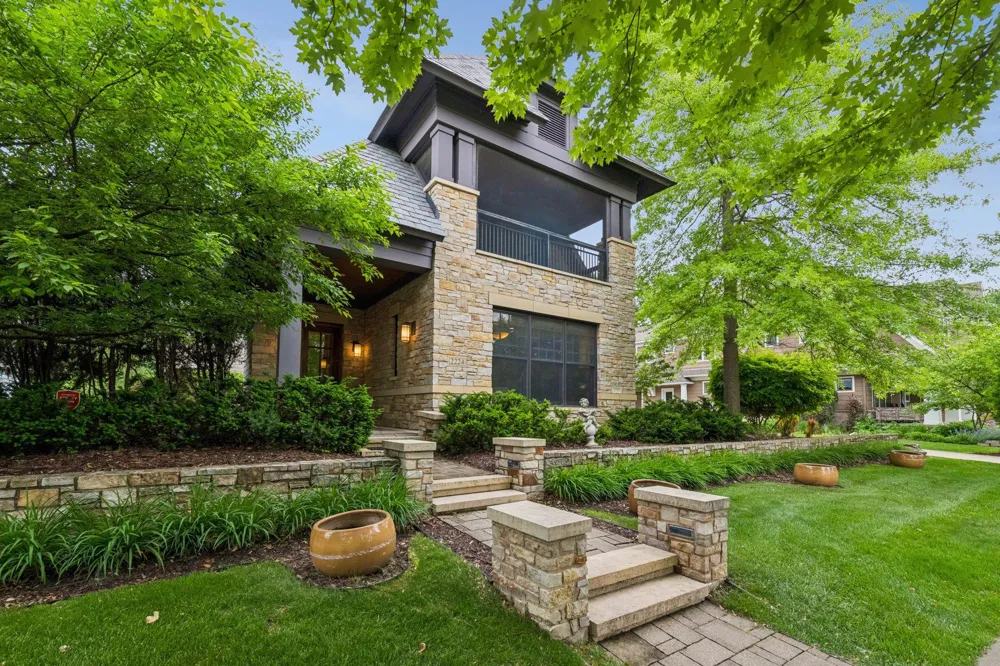 2224 Portico Green Wayzata, MN 55391