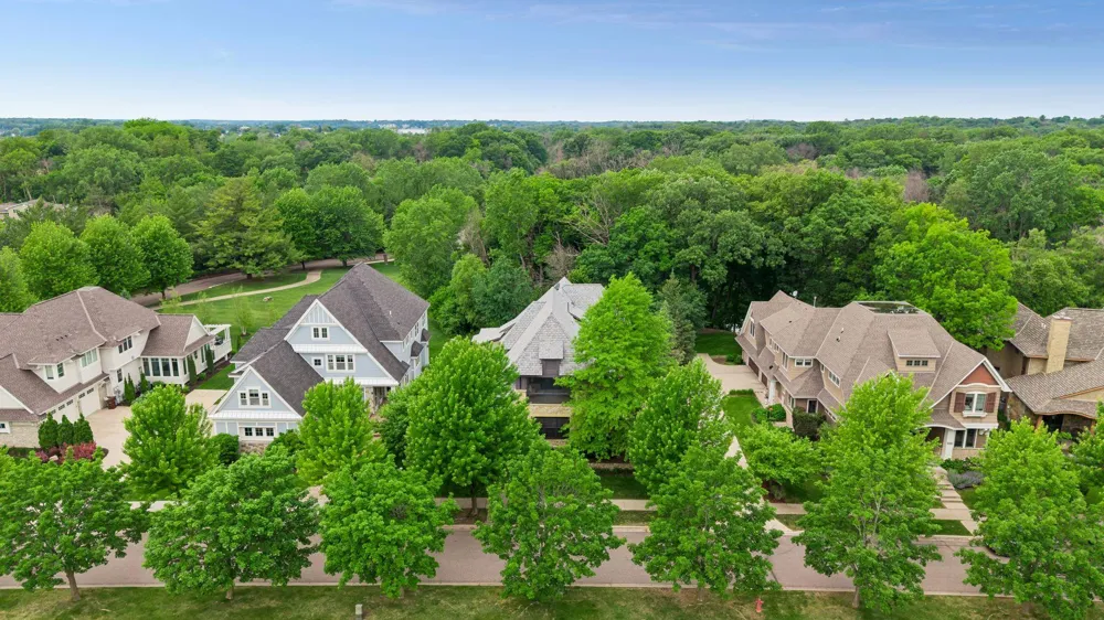 2224 Portico Green Wayzata, MN 55391