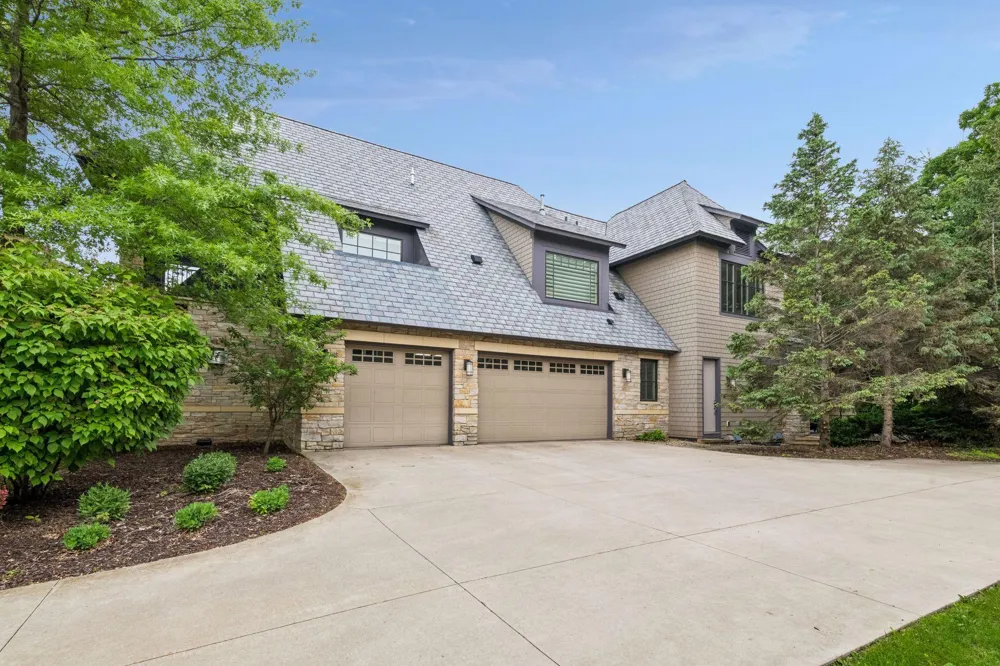 2224 Portico Green Wayzata, MN 55391