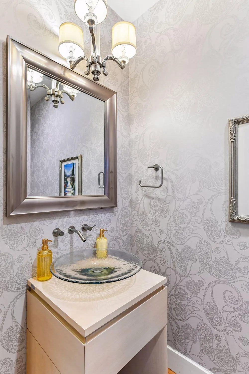 2224 Portico Green Wayzata, MN 55391