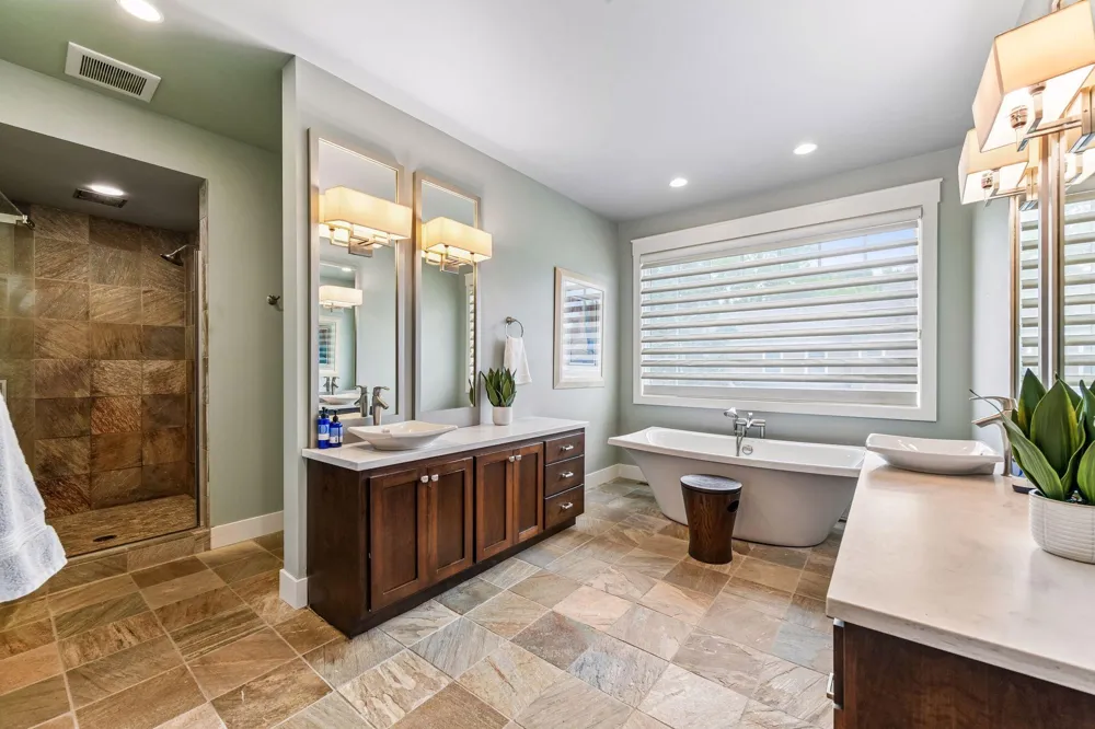 2224 Portico Green Wayzata, MN 55391