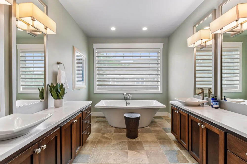 2224 Portico Green Wayzata, MN 55391