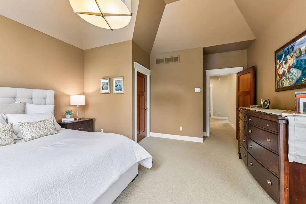 2224 Portico Green Wayzata, MN 55391