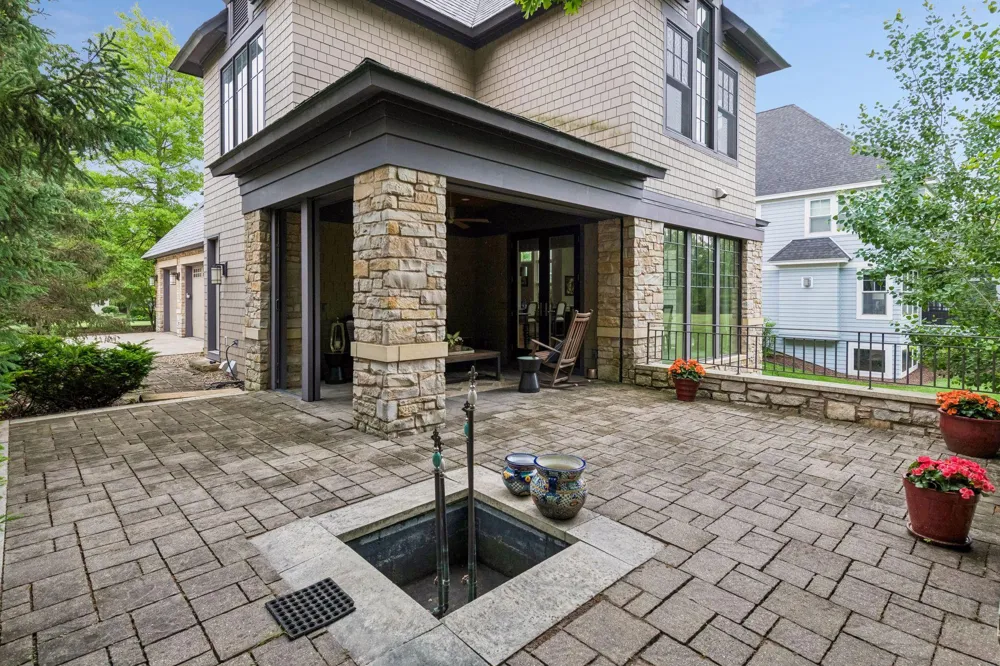 2224 Portico Green Wayzata, MN 55391