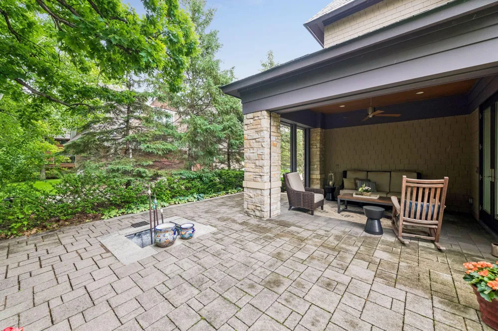 2224 Portico Green Wayzata, MN 55391