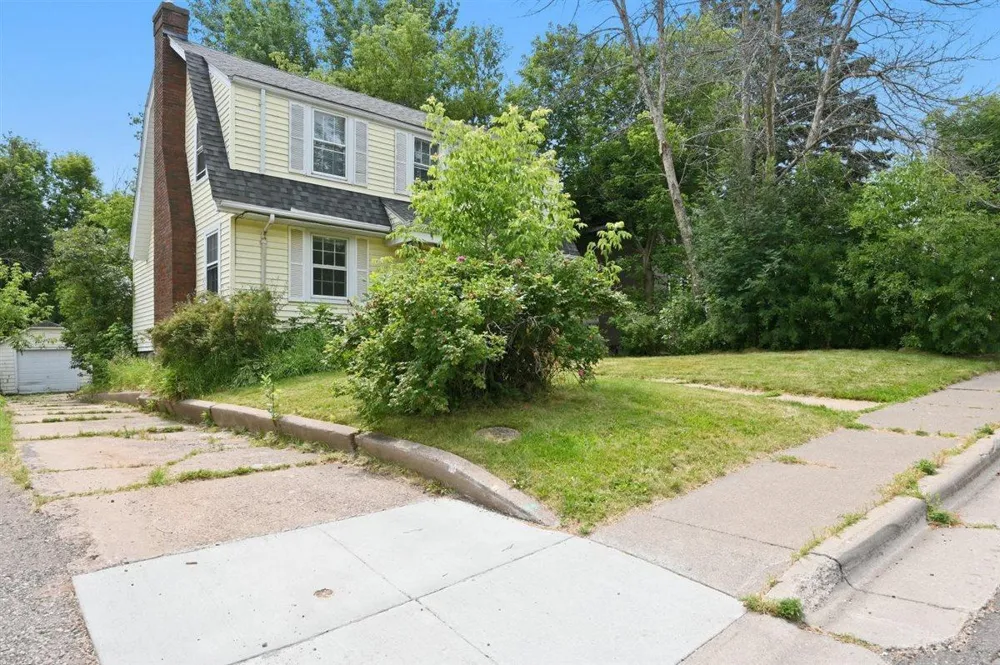 611 Lincoln Parkway Duluth, MN 55806