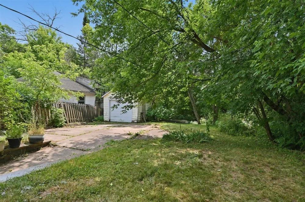 611 Lincoln Parkway Duluth, MN 55806