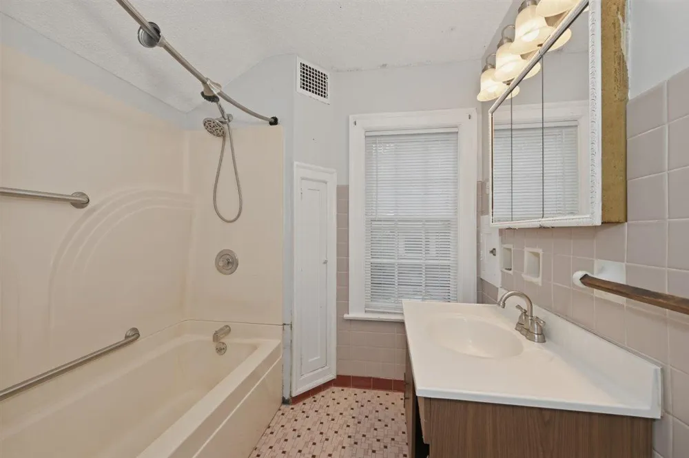611 Lincoln Parkway Duluth, MN 55806