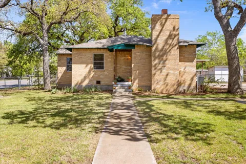 201 E 3rd Street