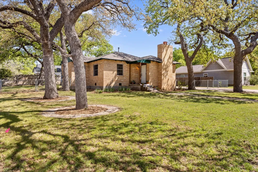 201 E 3rd Street Weatherford, TX 76086