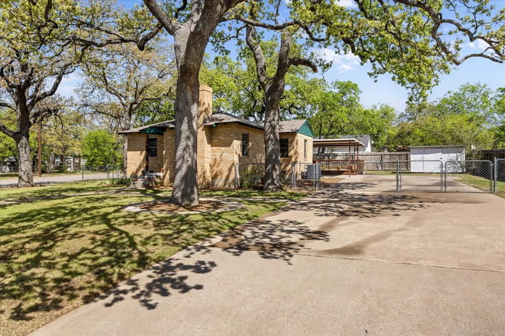 201 E 3rd Street Weatherford, TX 76086