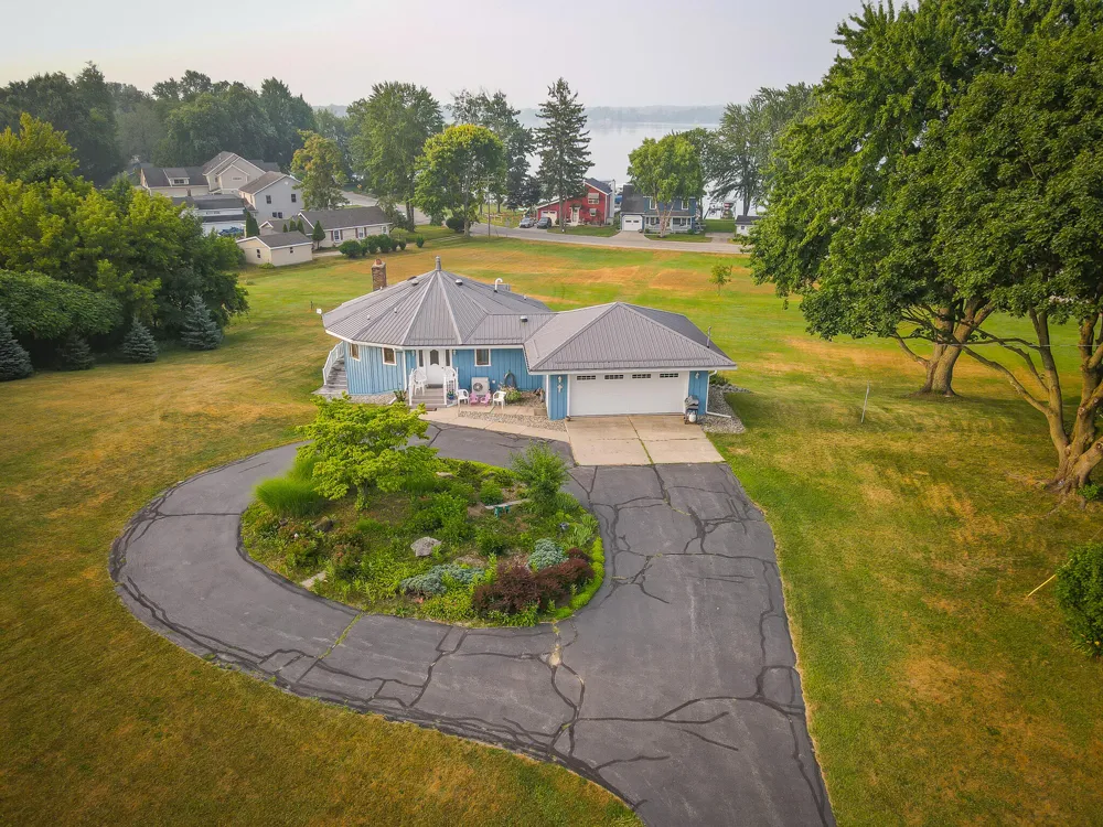 828 Reunion Avenue Fremont, MI 49412