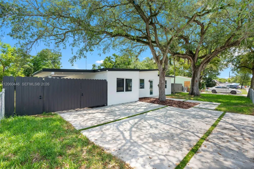 35 Allen Rd West Park, FL 33023