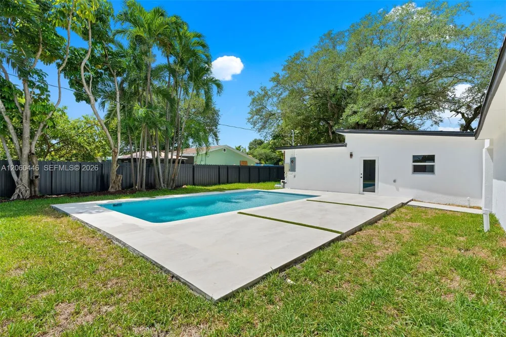 35 Allen Rd West Park, FL 33023