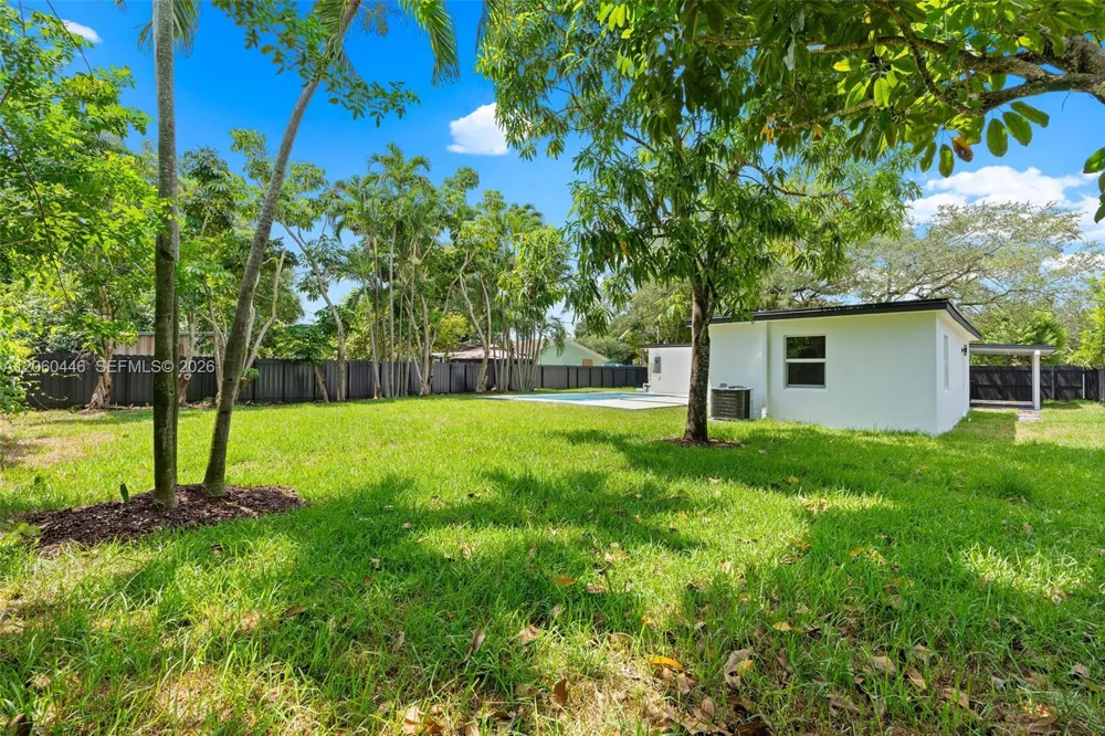 35 Allen Rd West Park, FL 33023