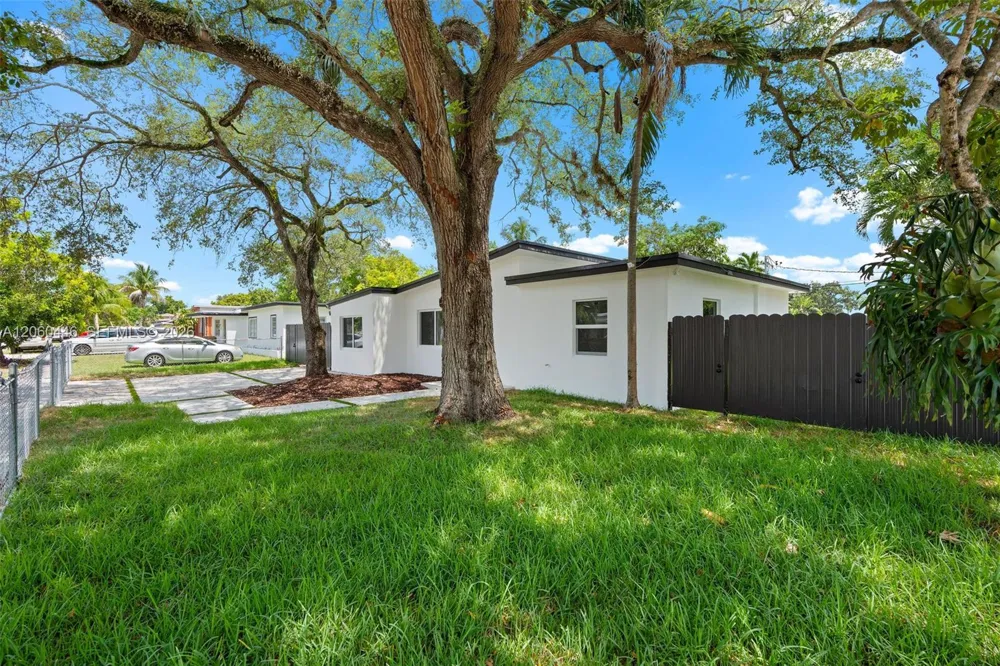 35 Allen Rd West Park, FL 33023