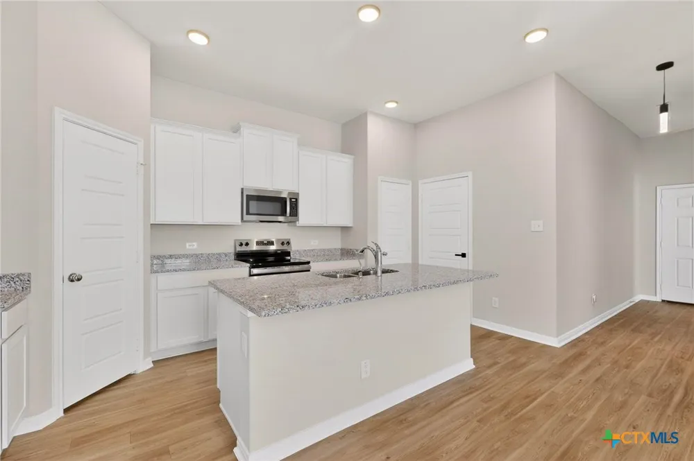 1160 Water Valley Seguin, TX 78155