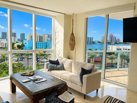 18201 Collins Ave #901A