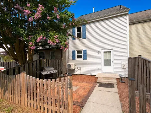 8474 EMERALD LANE