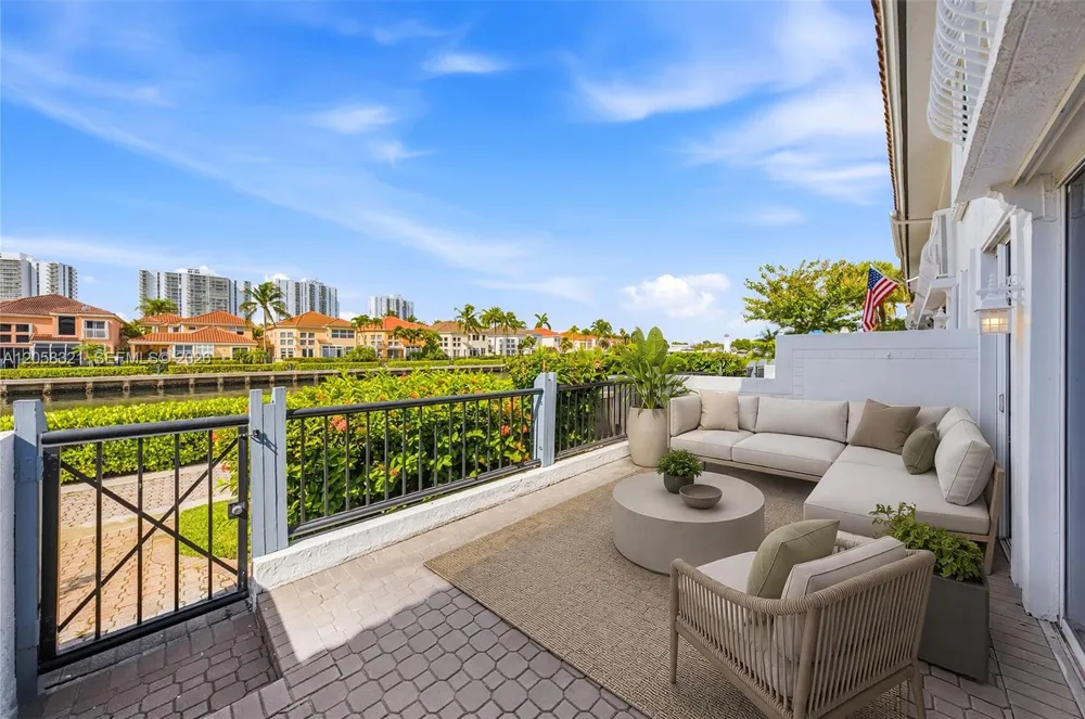 3748 NE 209th Ter Aventura, FL 33180