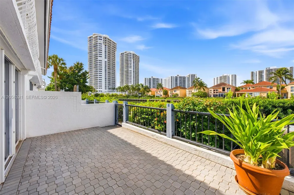 3748 NE 209th Ter Aventura, FL 33180