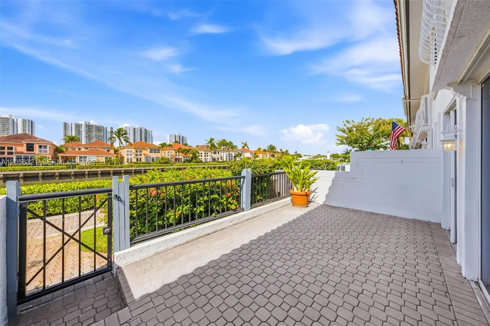 3748 NE 209th Ter Aventura, FL 33180