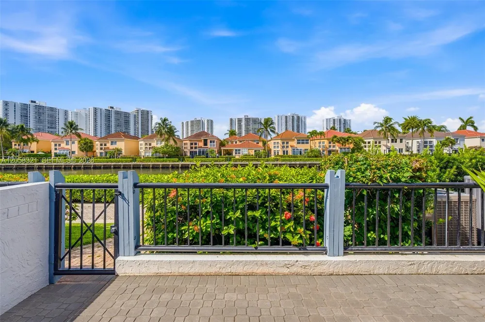 3748 NE 209th Ter Aventura, FL 33180
