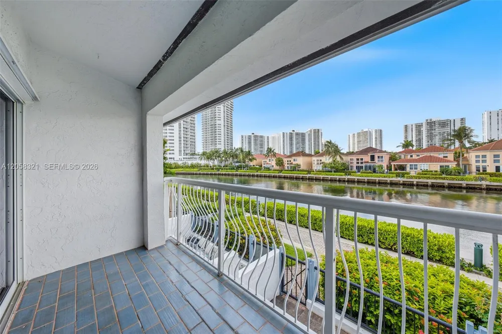 3748 NE 209th Ter Aventura, FL 33180