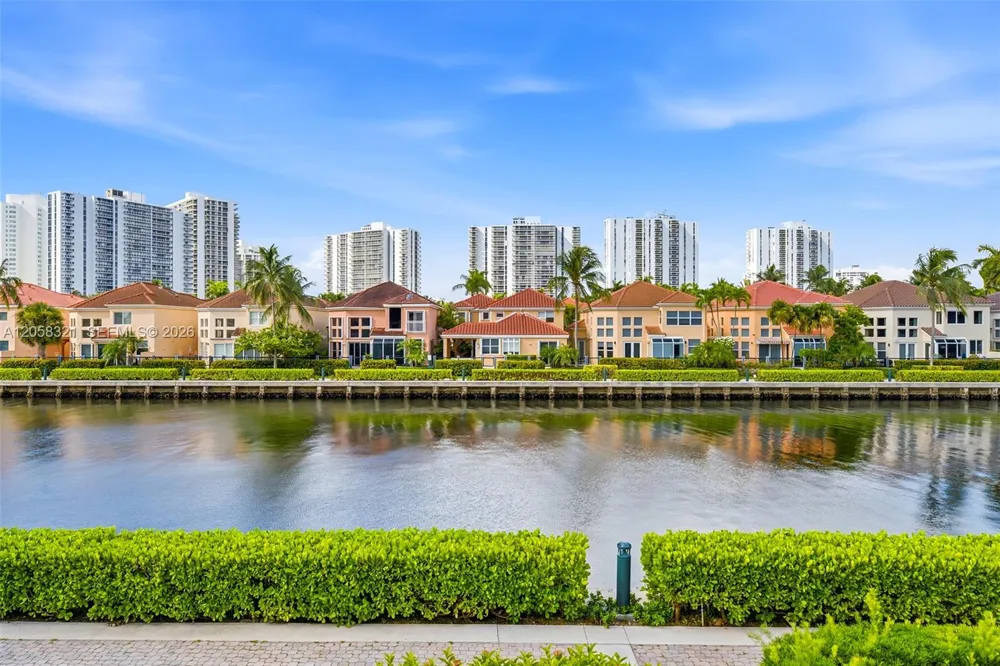 3748 NE 209th Ter Aventura, FL 33180