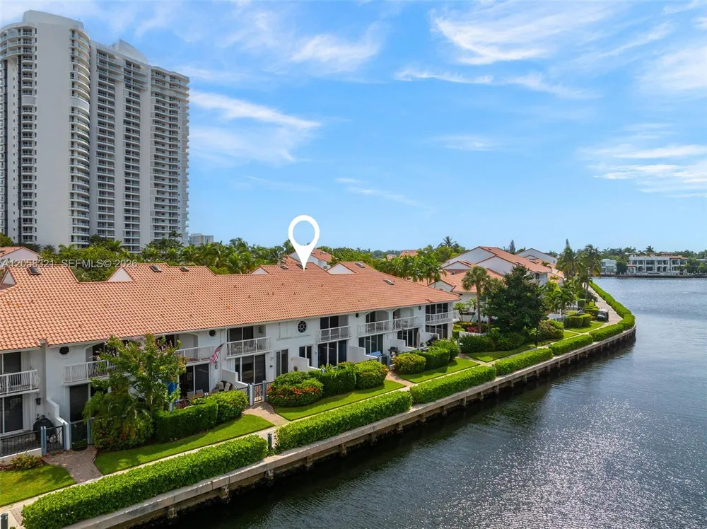 3748 NE 209th Ter Aventura, FL 33180
