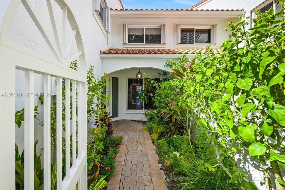 3748 NE 209th Ter Aventura, FL 33180