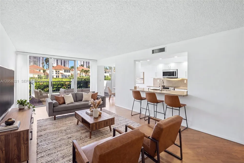 3748 NE 209th Ter Aventura, FL 33180