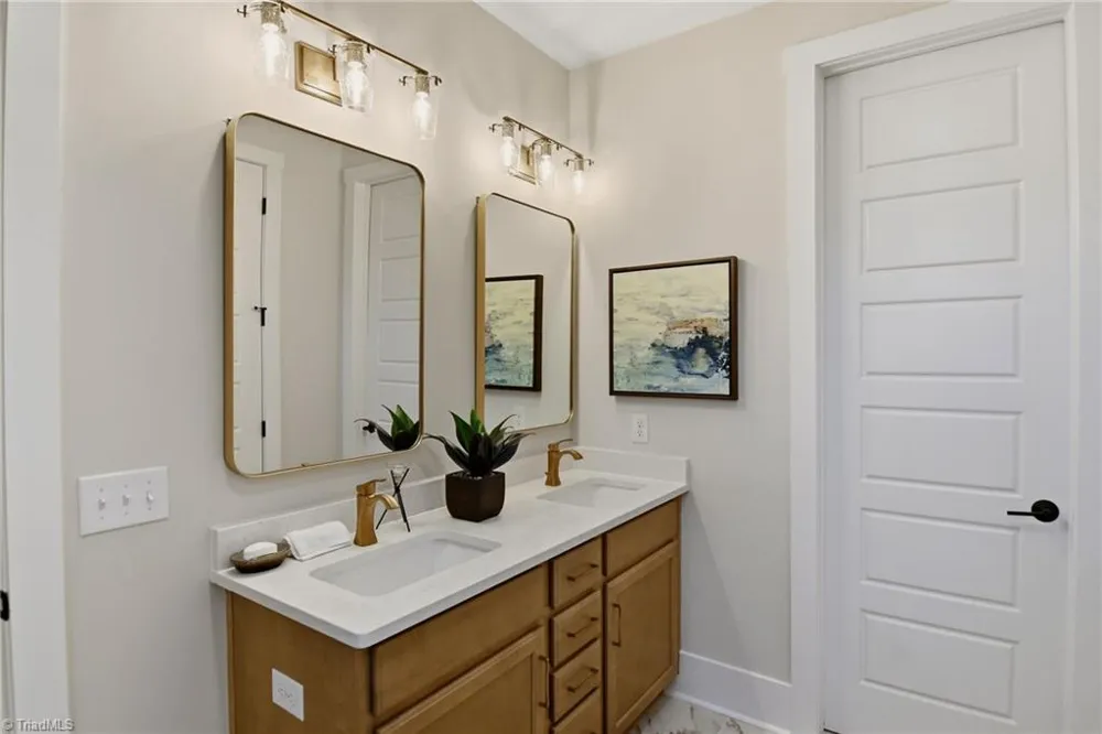1005 W Pinehurst Court #1042 Clemmons, NC 27012