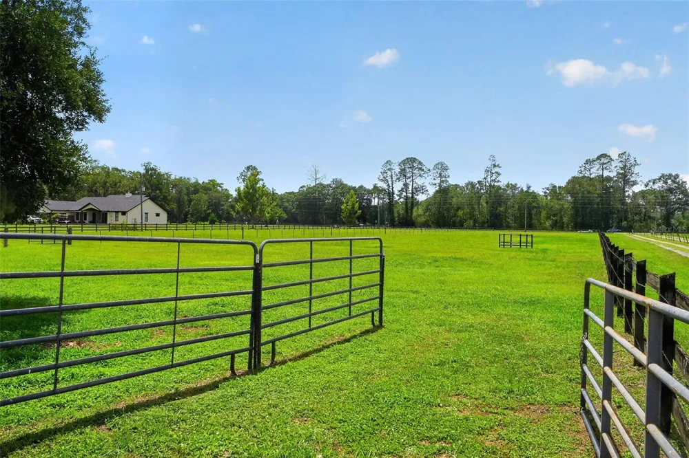 2527 NW COUNTY ROAD 225 Lawtey, FL 32058