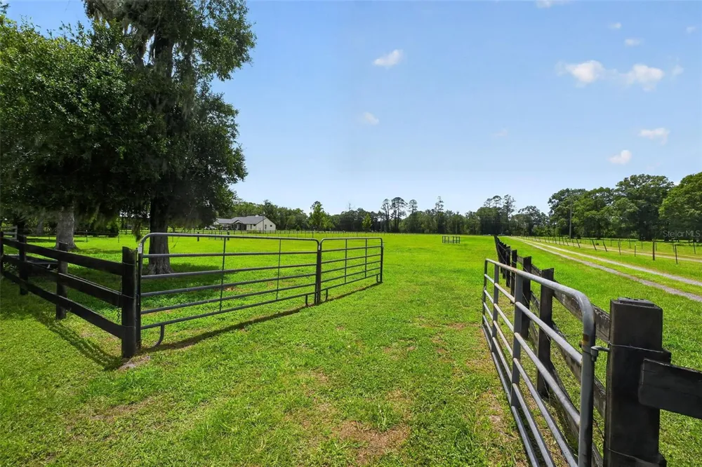 2527 NW COUNTY ROAD 225 Lawtey, FL 32058